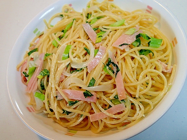 白だしマヨで　ハムと玉ねぎと青梗菜のパスタ♪