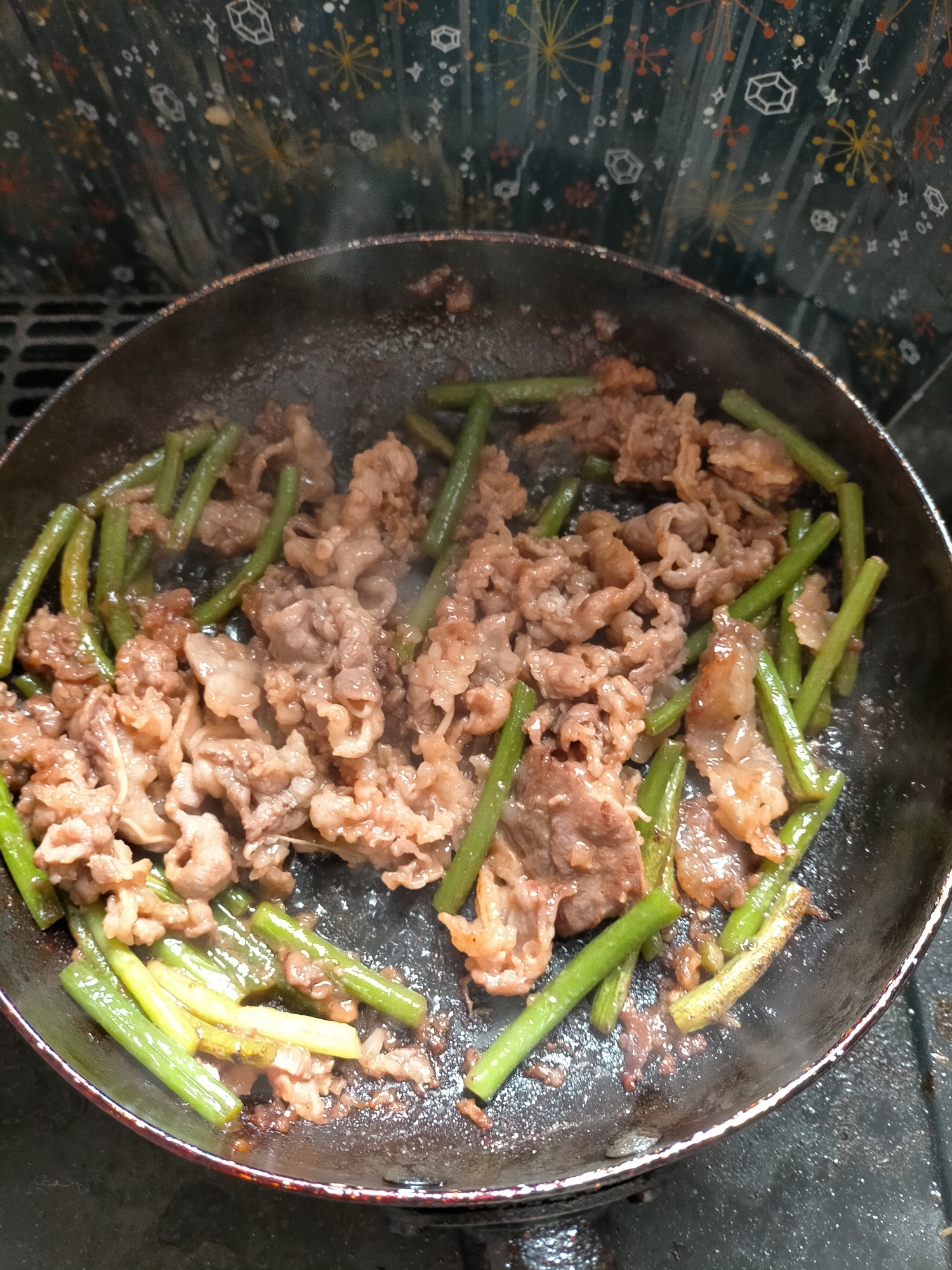 にんにくの芽と牛肉の焼肉のたれ炒め