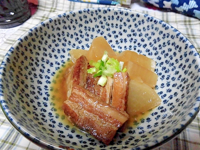 大根と豚の角煮の煮物