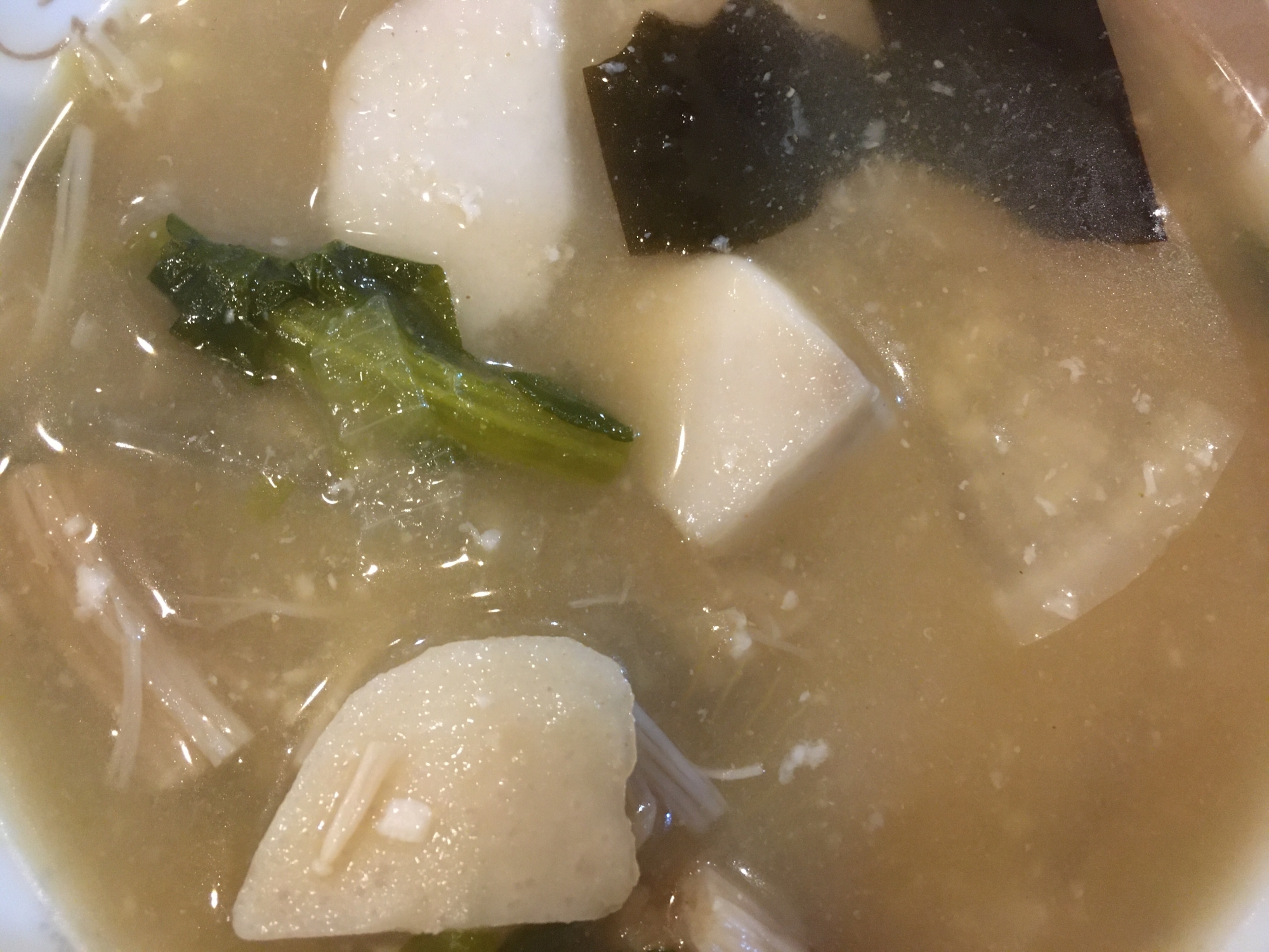 里芋と大根とえのきとかき菜と昆布の味噌汁