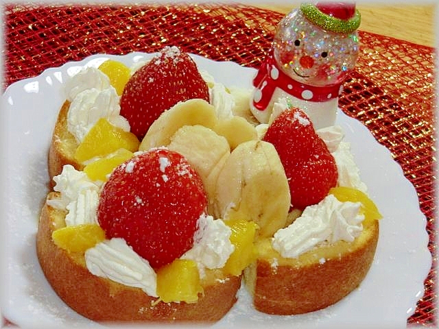 市販のロールケーキで 楽々親子クリスマスケーキ レシピ 作り方 By サクラノカタライ 楽天レシピ