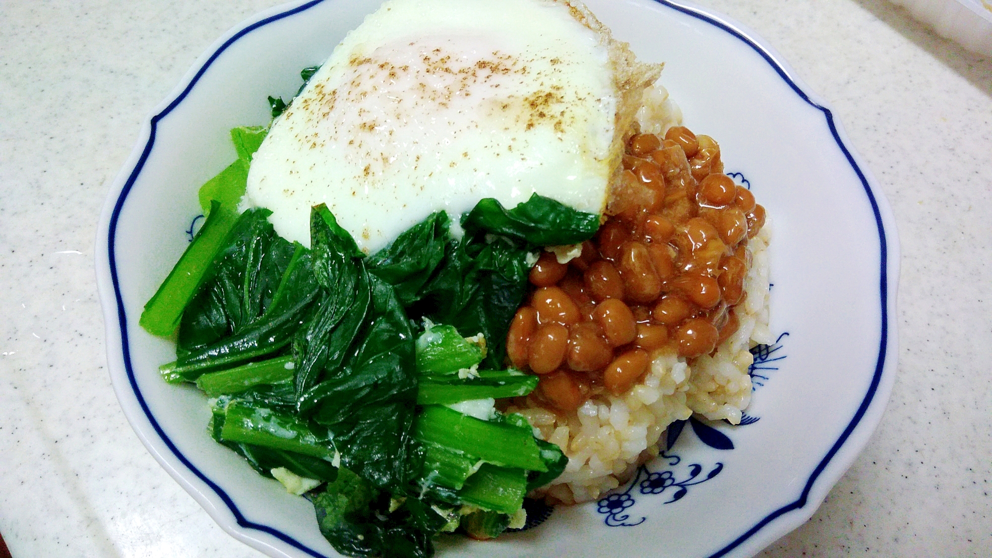 小松菜と卵の納豆丼