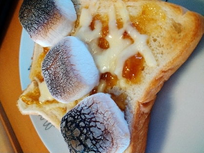マーマレードとチーズとマシュマロのトースト