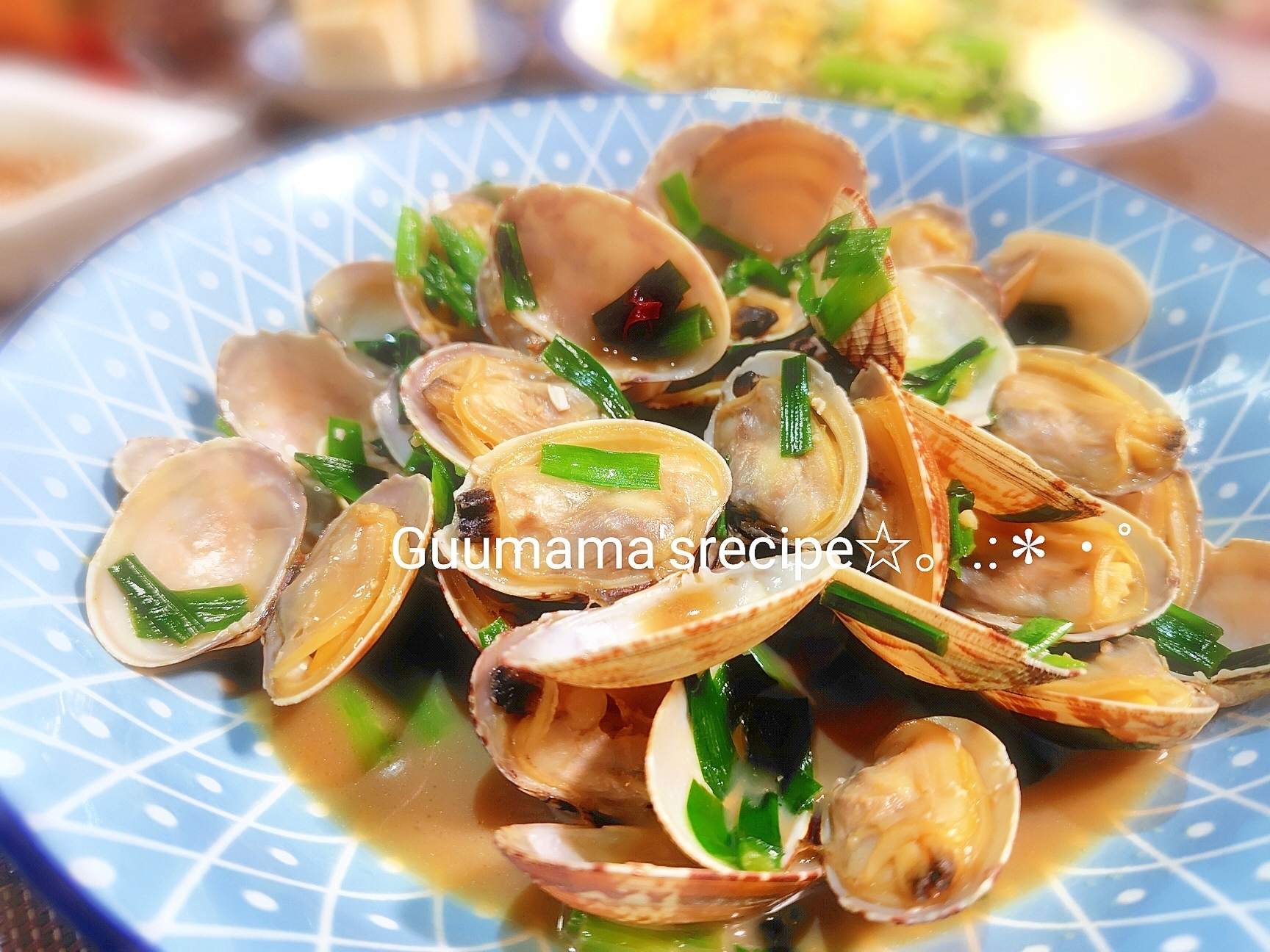 ビールが進む〜♡あさりとニラのピリ辛酒蒸し