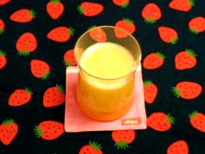 今朝のドリンク♪ニンジンと黄桃のトロリジュース