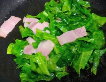 ほうれん草とキャベツの炒めもの