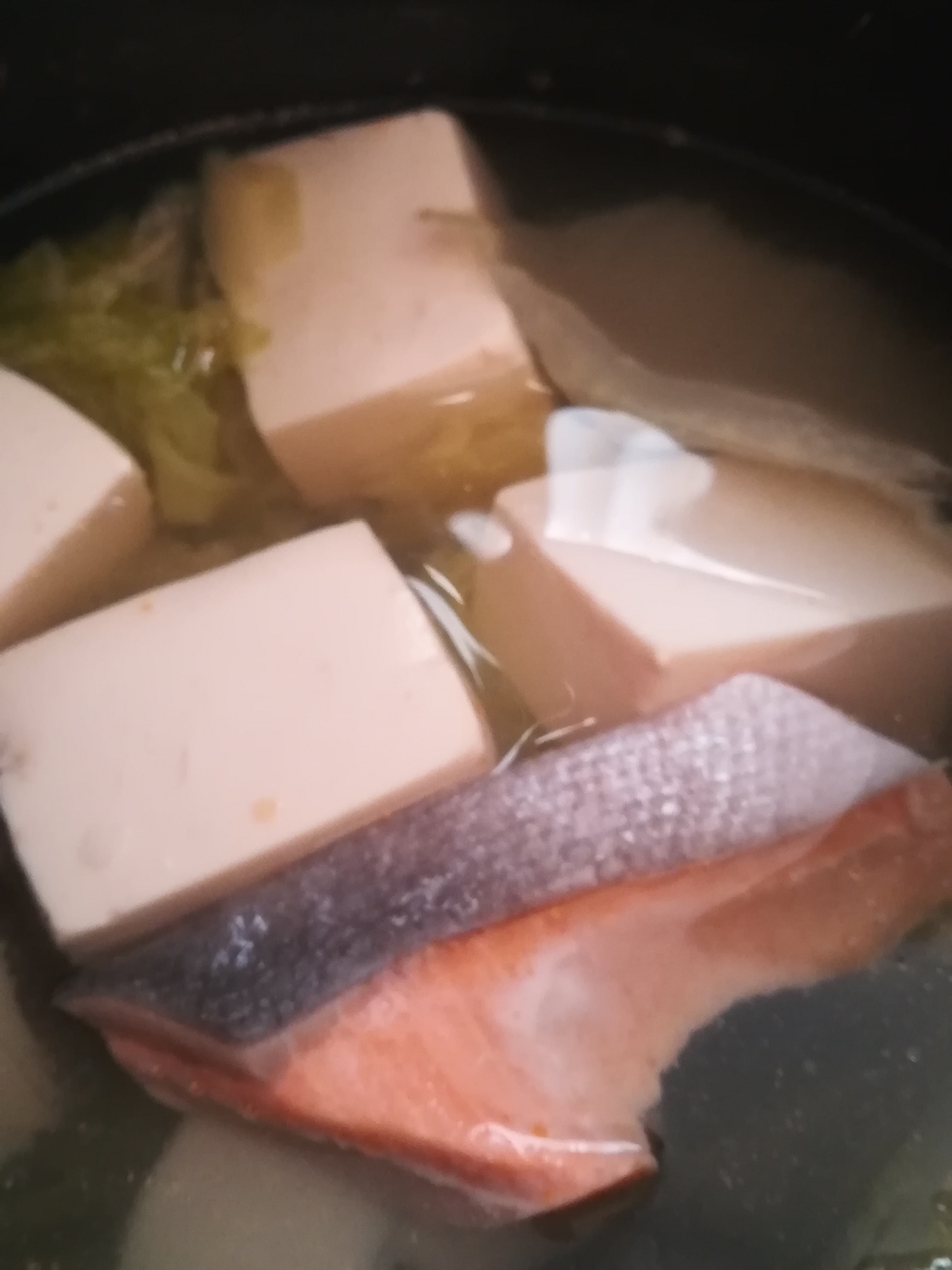 白菜と絹ごし豆腐と鮭のお鍋☆生姜醤油風味