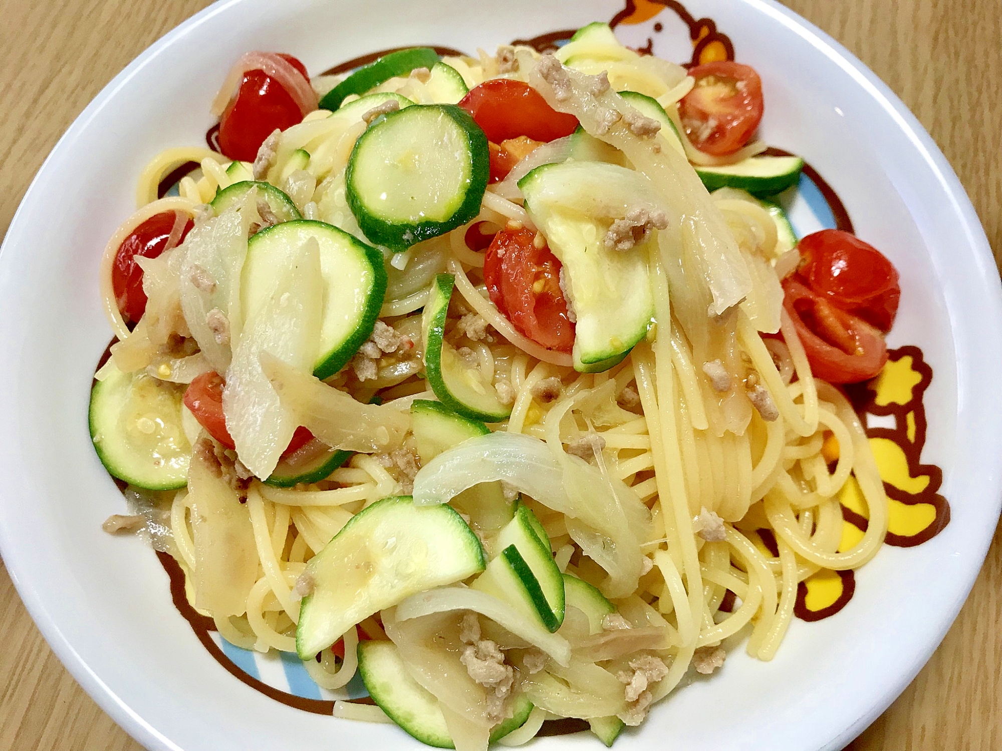 ズッキーニとプチトマトのパスタ