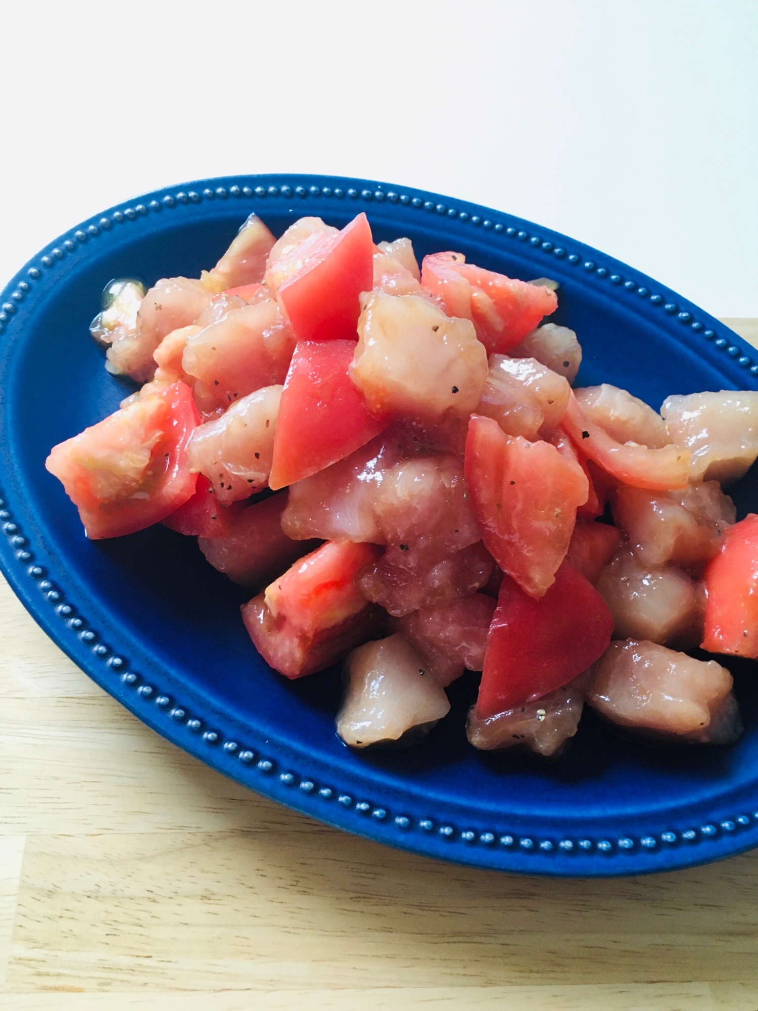 和えるだけ。マグロとトマトの赤色カルパッチョ。