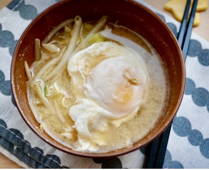 落とし卵ともやしの味噌汁#簡単#朝ご飯#一人ご飯