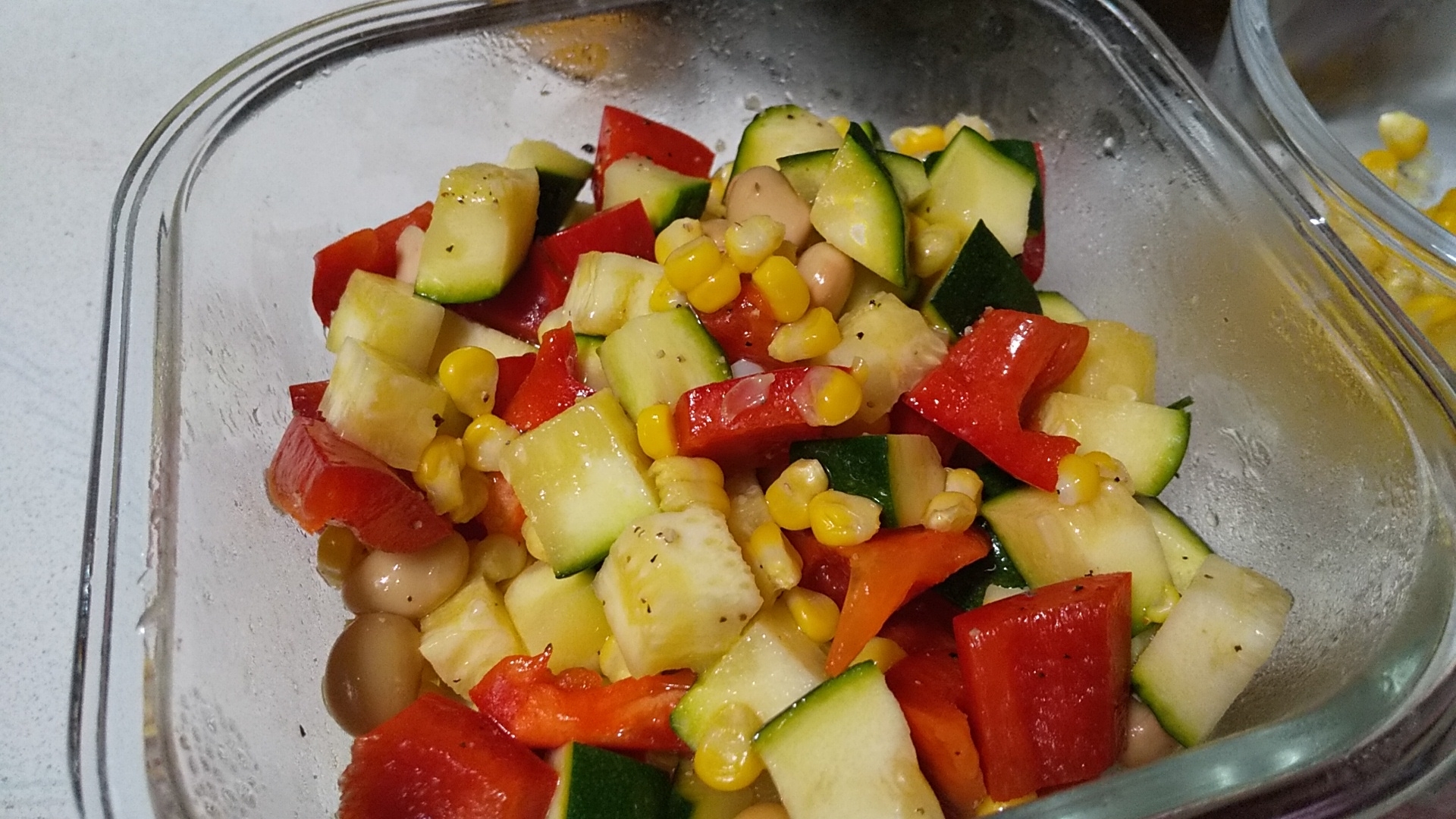 カラフル!!夏野菜と大豆のコロコロ塩レモンサラダ