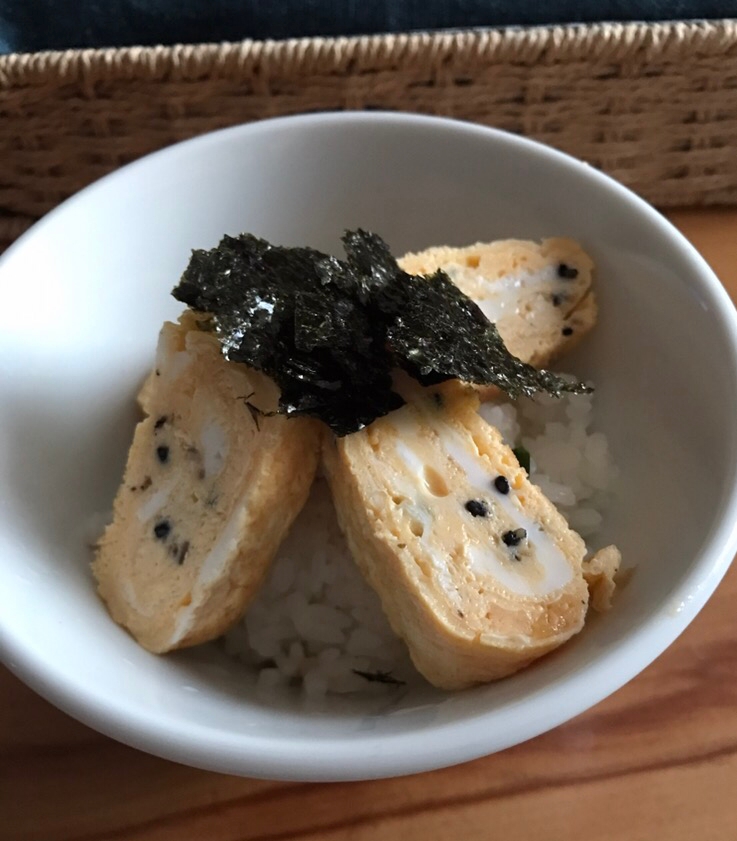 黒ごま卵焼き丼