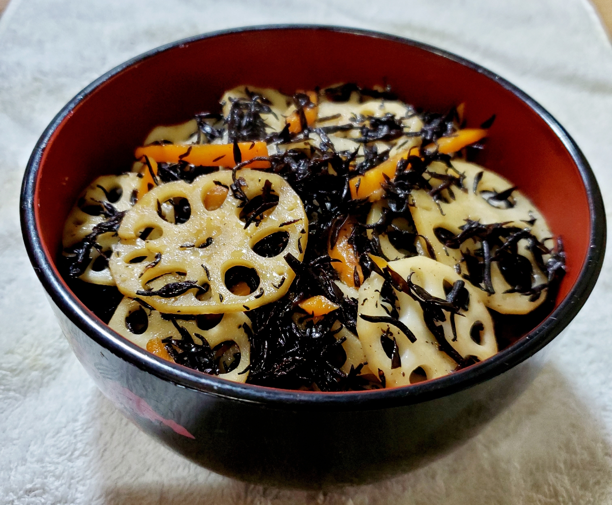 れんこんとひじきの丼