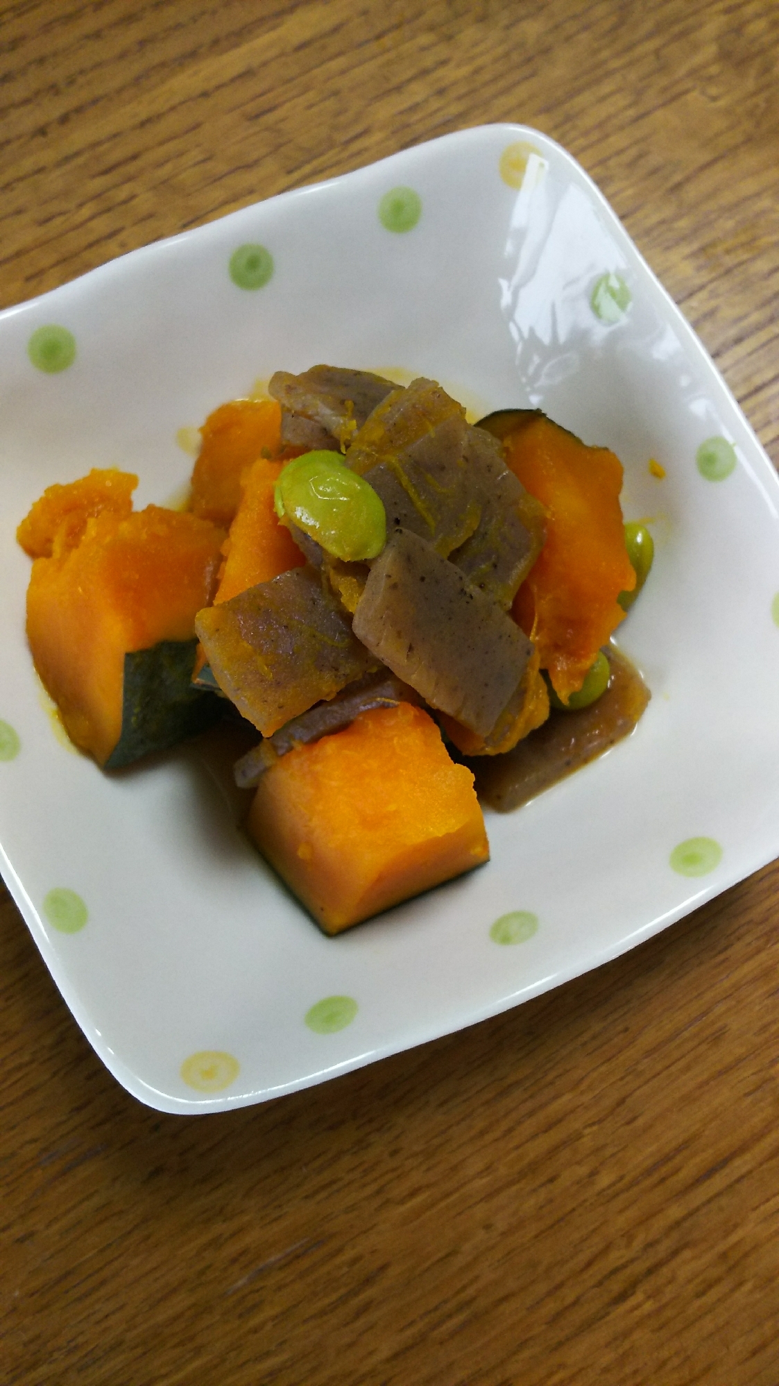 かぼちゃとこんにゃくと枝豆の煮物