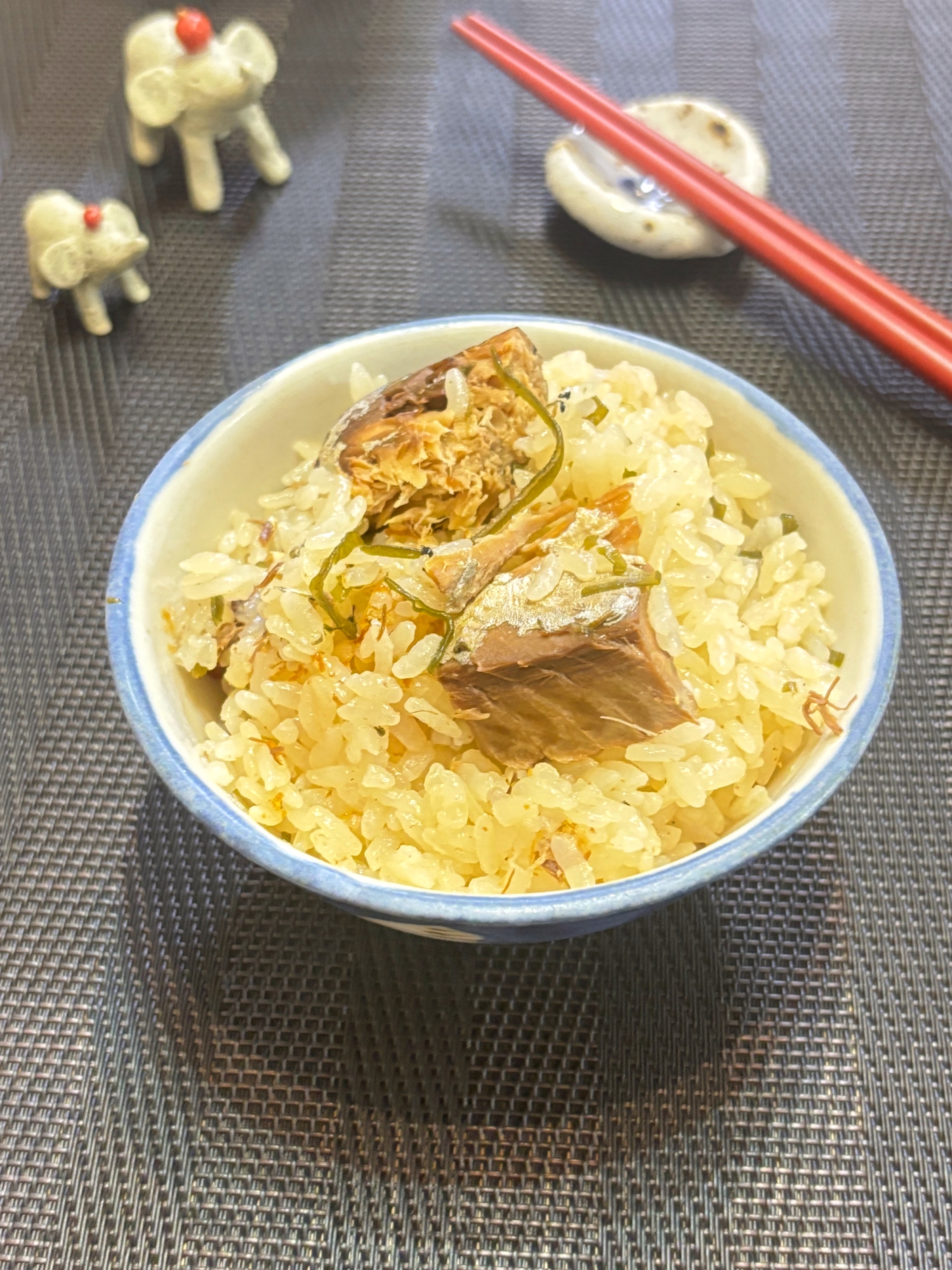 サバ缶で簡単☆鯖と塩昆布の炊き込みご飯❣️