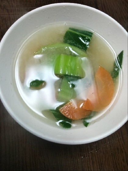 チンゲン菜と人参の味噌汁