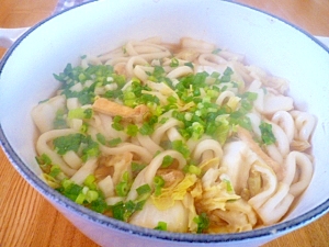 油揚げと白菜の煮込みうどん。