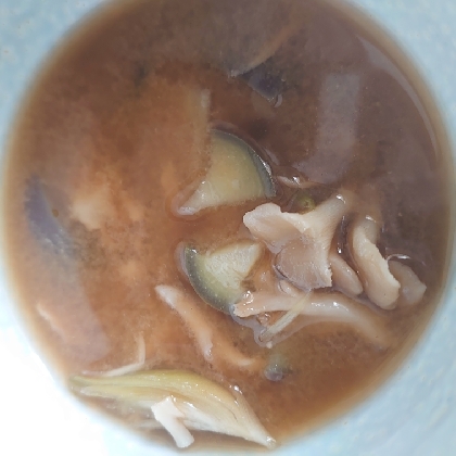 茗荷ナス舞茸の味噌汁