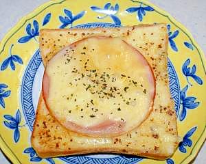 ハムチーズのマスタードトースト