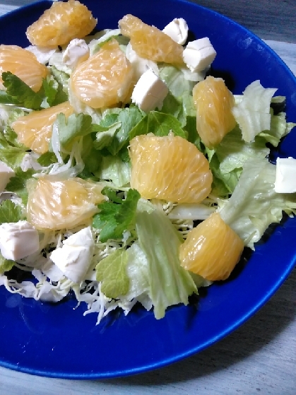 こんばんは☆きょうはこちら✨柑橘を入れてとっても美味しいサラダ♡北海道産のマスカルポーネめちゃめちゃ美味しそう！クリームチーズで代用しました♪素敵なレシピ感謝♥