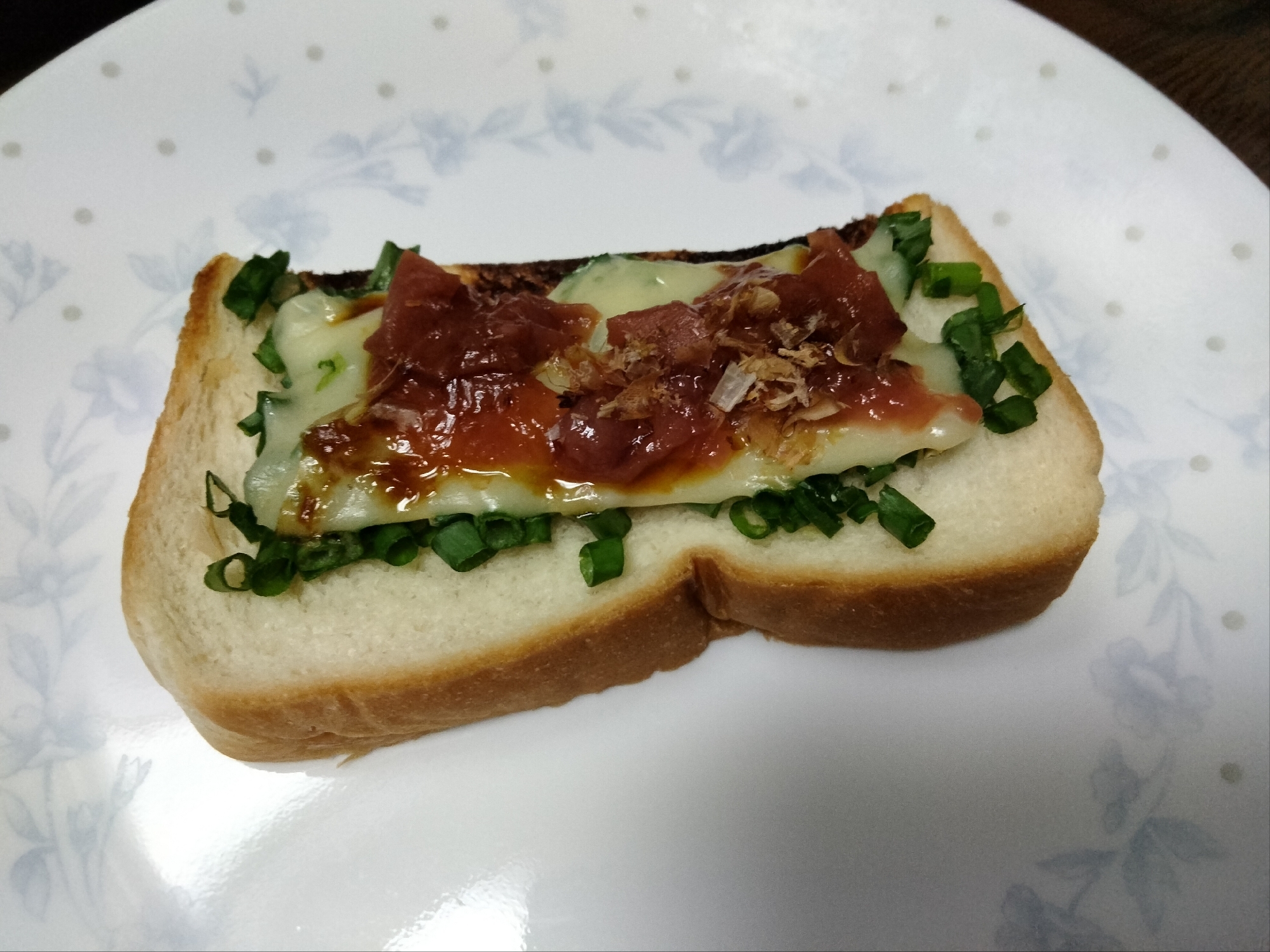 チーズトーストアレンジ ねぎ梅干おかか醤油で和風♡
