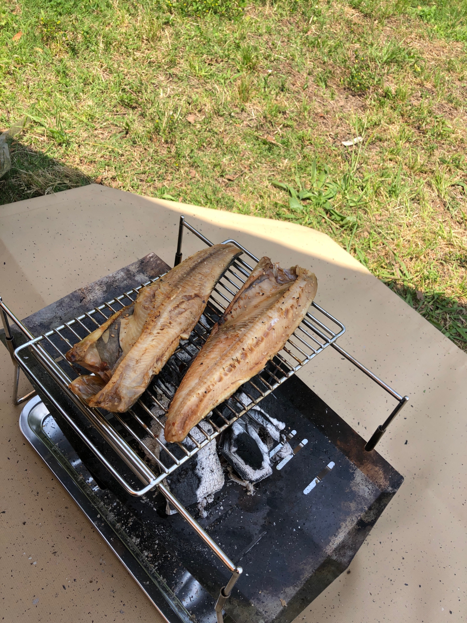 炭火でふっくらこんがり♪ホッケ焼き