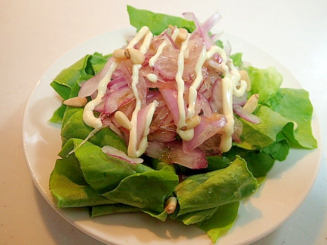 青じそ/マヨで　サラダ菜と紫玉ねぎと松の実のサラダ