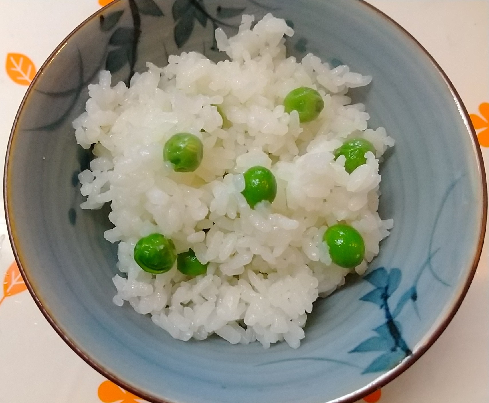 お豆は後乗せします、鞘を入れて炊く我が家の豆ご飯♫