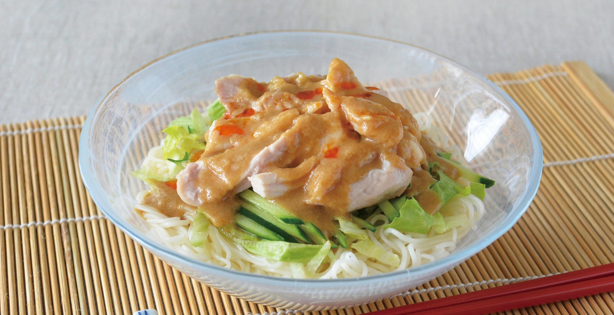 鶏もも肉の棒々鶏風そうめん