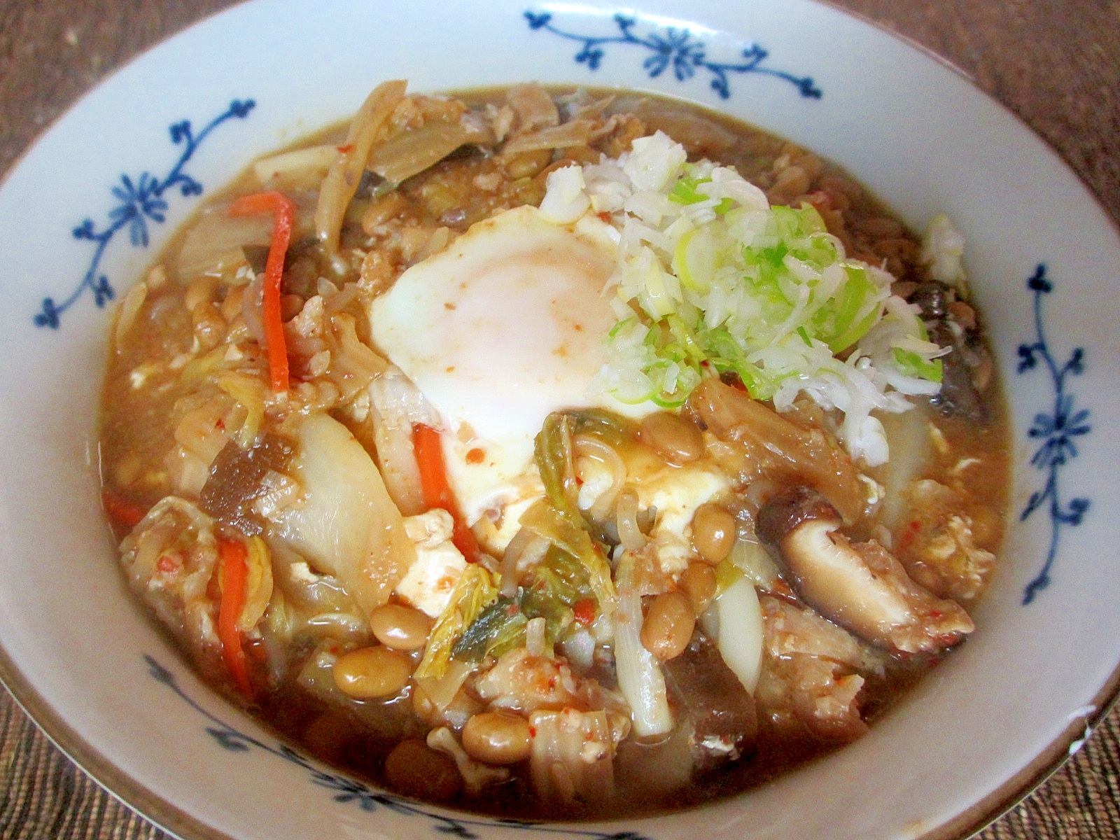 キムチと納豆の煮込みうどん