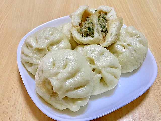 豚肉とニラとキャベツの肉まん（餃子まん）