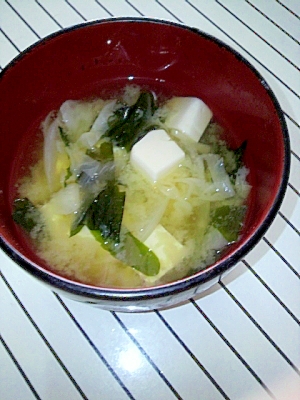 豆腐と野菜のお味噌汁