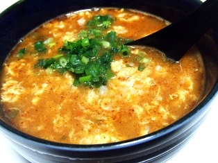 朝ラーメン
昼ラーメンのスープでおじや
節約にもなるしおいしいです（*^^*）
好物の辛辛魚というラーメンで作りました♡