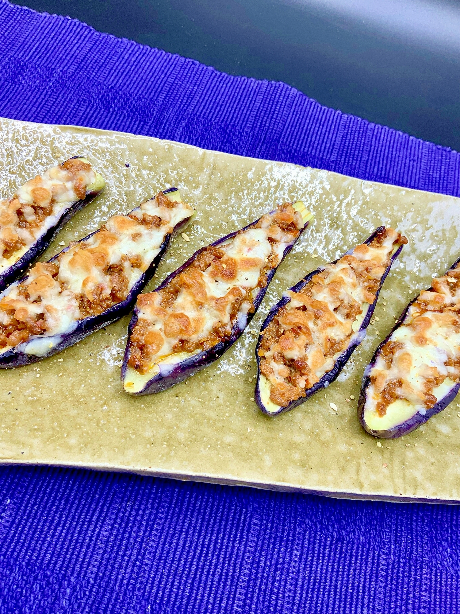 レンジで簡単!ナスの中華風肉味噌チーズ焼き