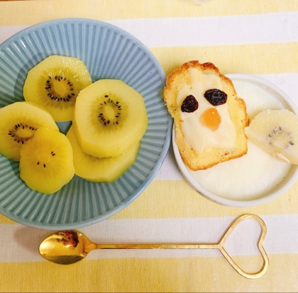 mimiちゃん♫ꕀ人形焼きっぽいものがなくてレモンマドレーヌを作ったので、お顔をつくりました笑レーズンがサングラスみたいꕀ！˚✧₊▀̿؎▀̿ ̿✧˖°