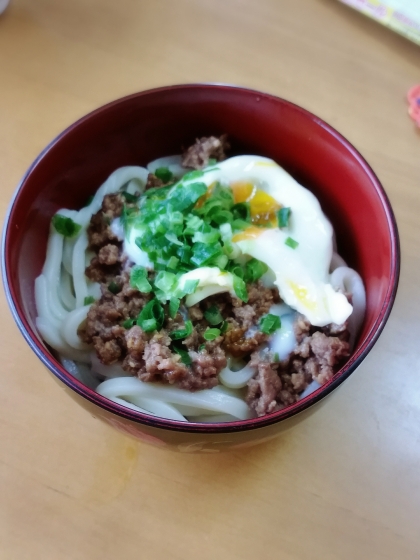 からめておいしい☆肉味噌と半熟卵の冷やしうどん