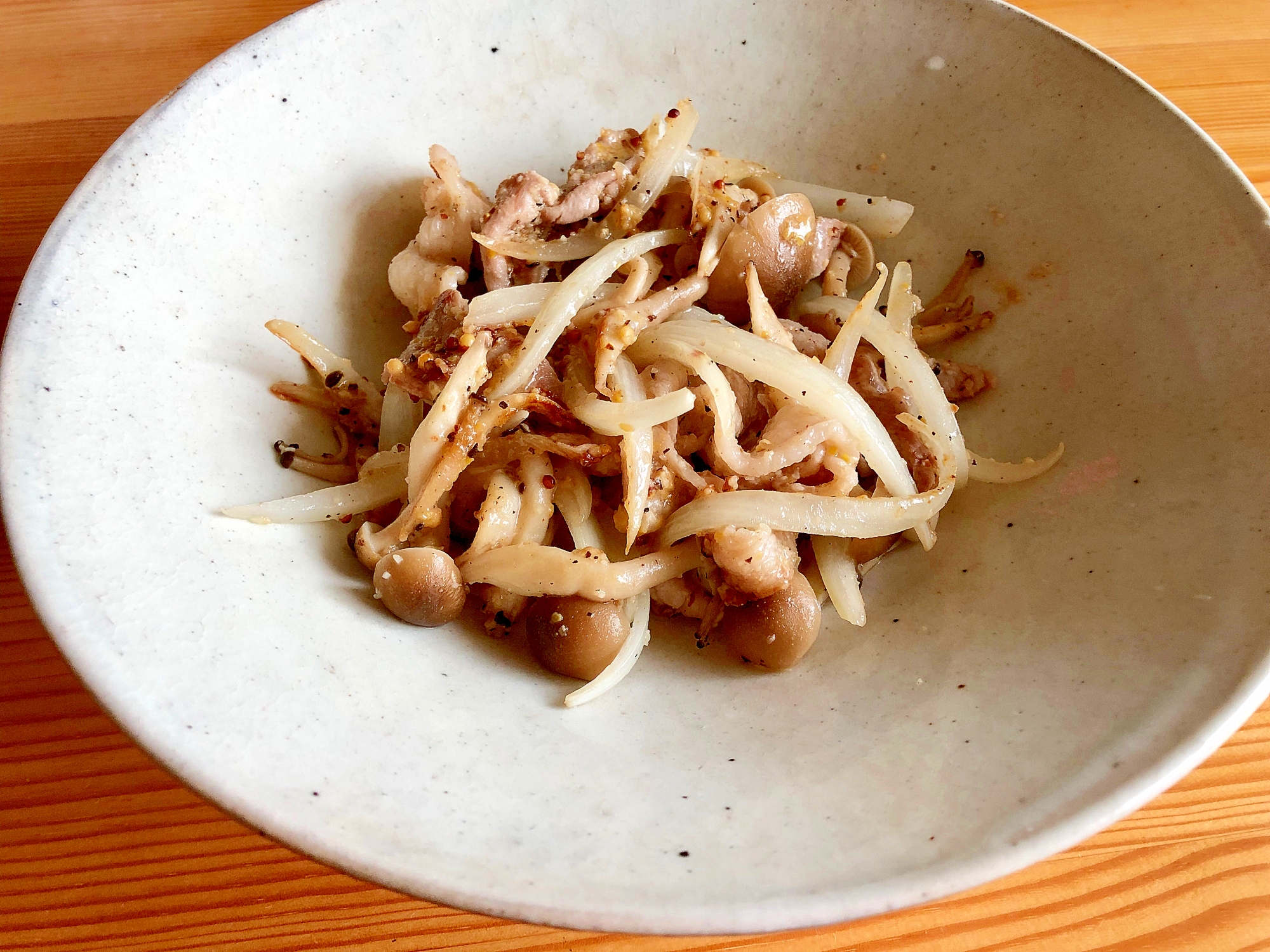 ワインに合う 豚肉としめじのマスタード炒め レシピ 作り方 By きのこのみみ 楽天レシピ
