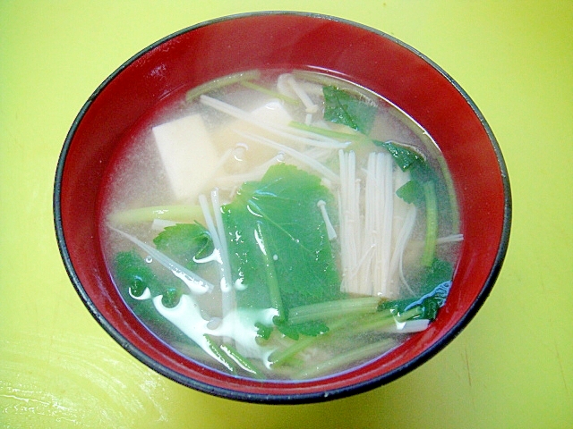 豆腐とえのき三つ葉の味噌汁