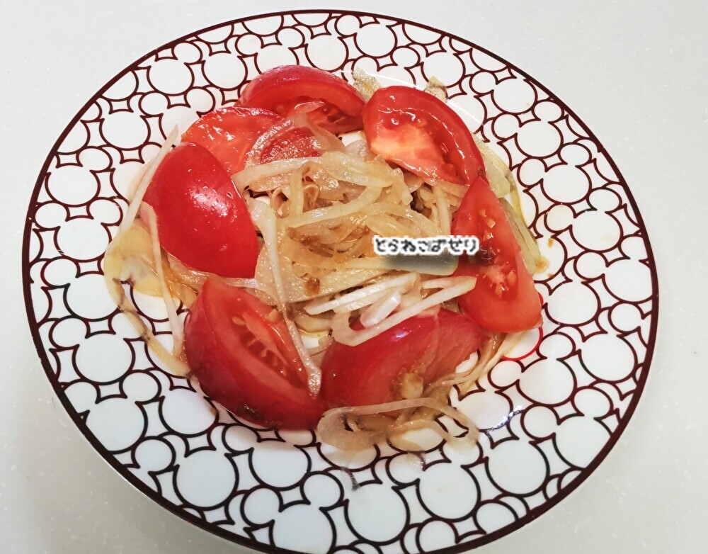 トマトと玉ねぎのガーリックサラダ
