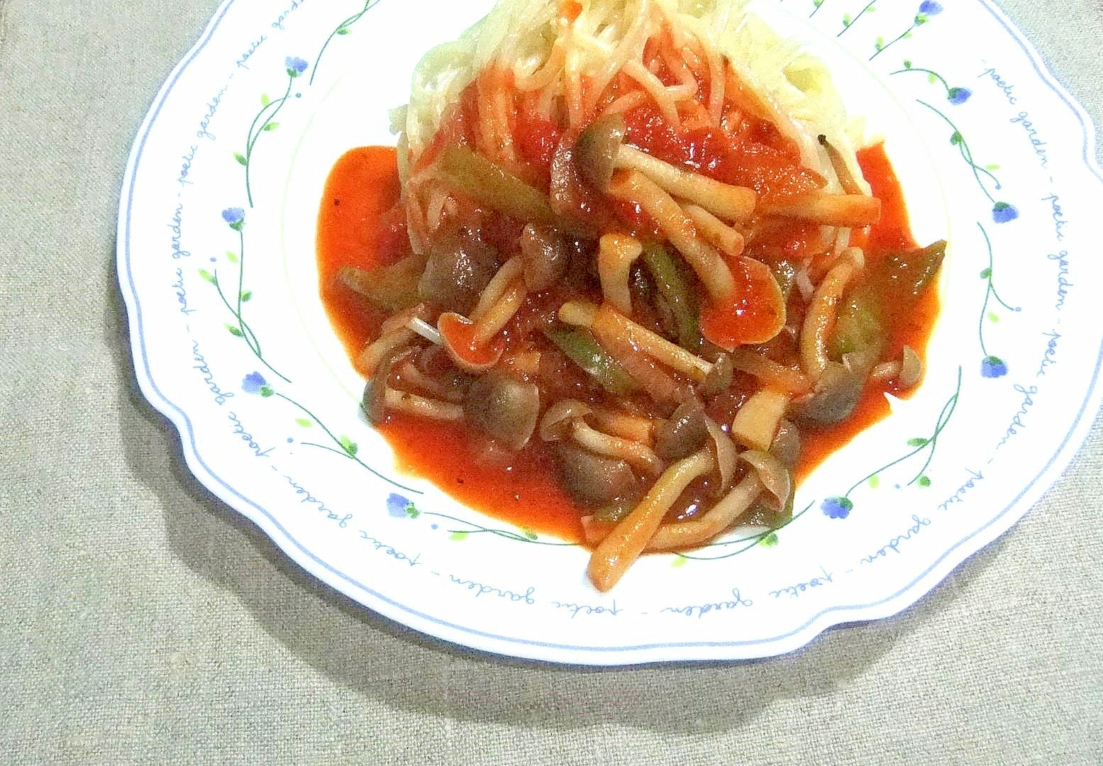 キノコトマトソースパスタ