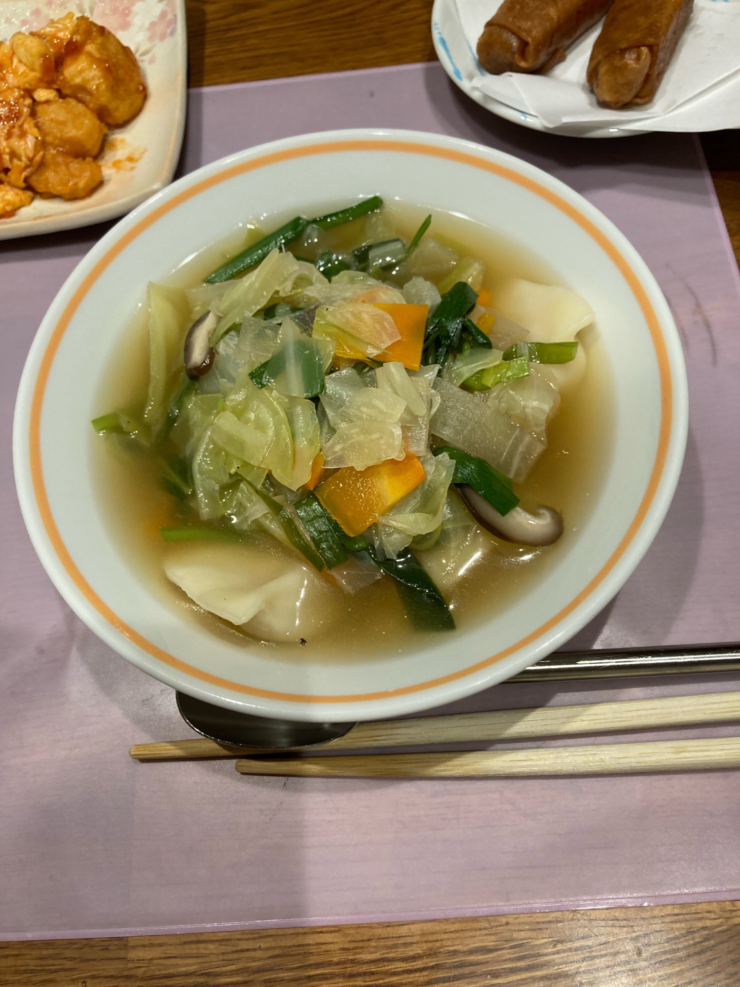 野菜たっぷり餃子スープ
