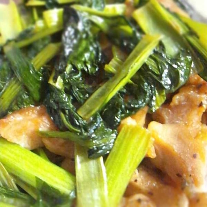 柔らかいムネ肉とシャキシャキの小松菜、箸がとまりません(^∀^*)