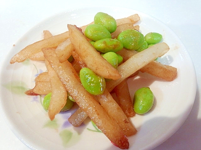 冷凍ポテトと枝豆のめんつゆ＆ソース炒め