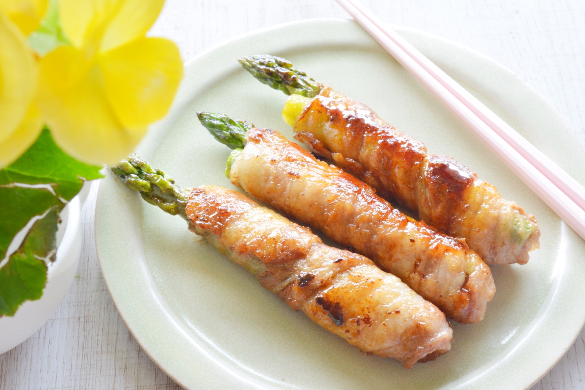 食欲そそる豚肉のアスパラ巻き