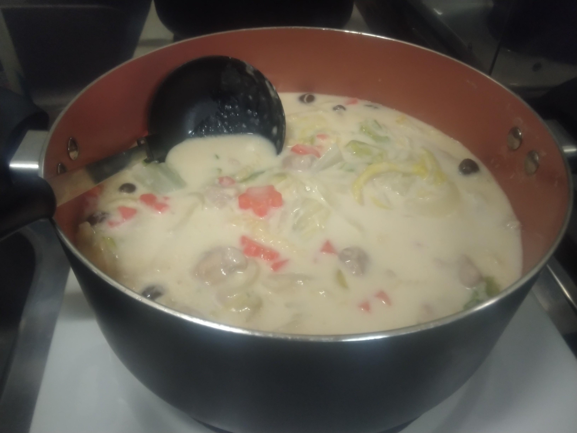 ショートパスタ入りホワイトシチュー