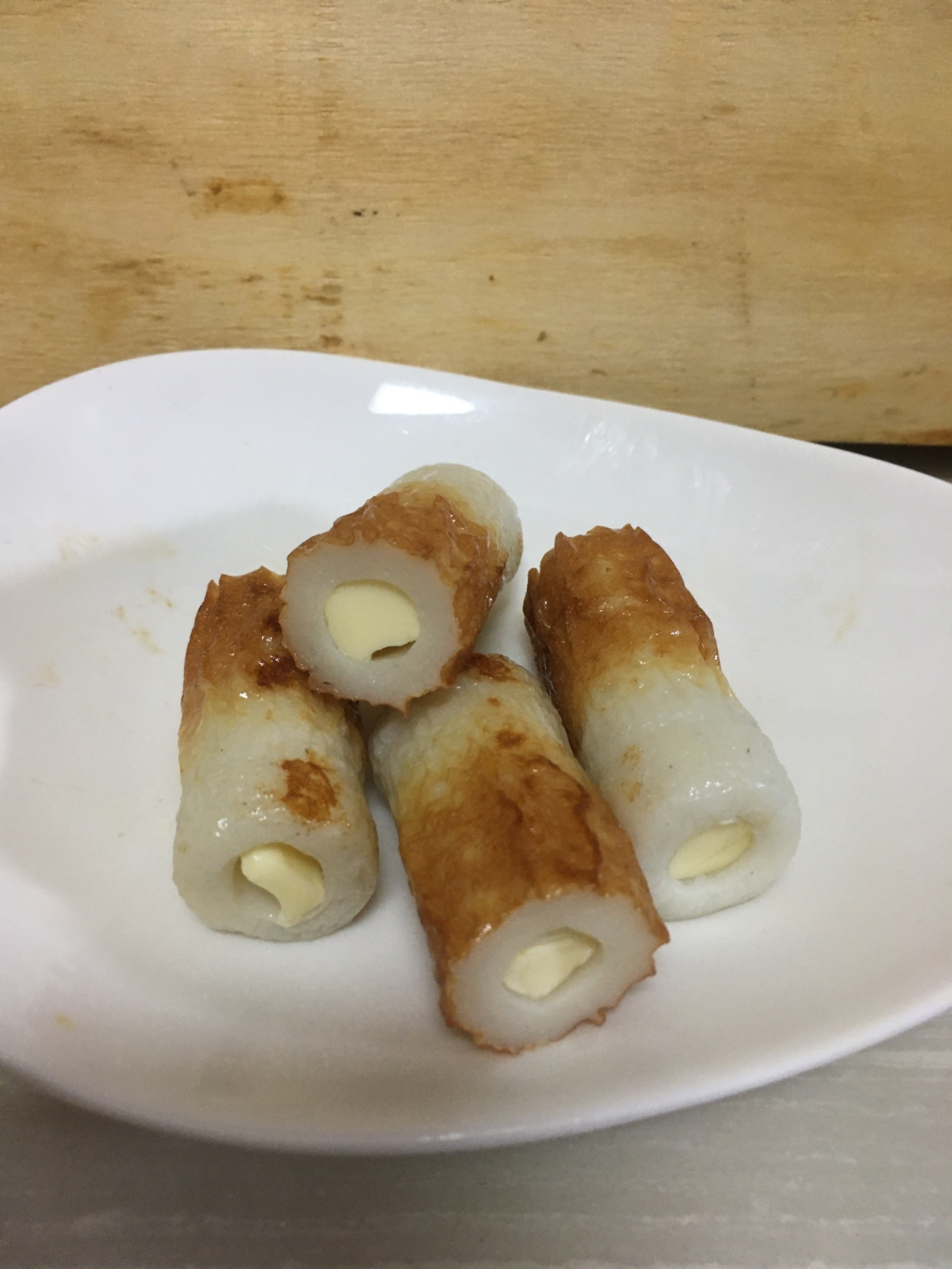 ちくわページ お弁当に♪焼いたちくわにベビーチーズを入れて♪ レシピ