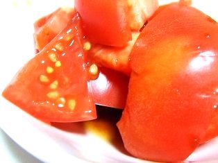 夏は週に何回も食べるトマト。
変化があっていいですね。
ゴマ油のいい香り（*^^*）