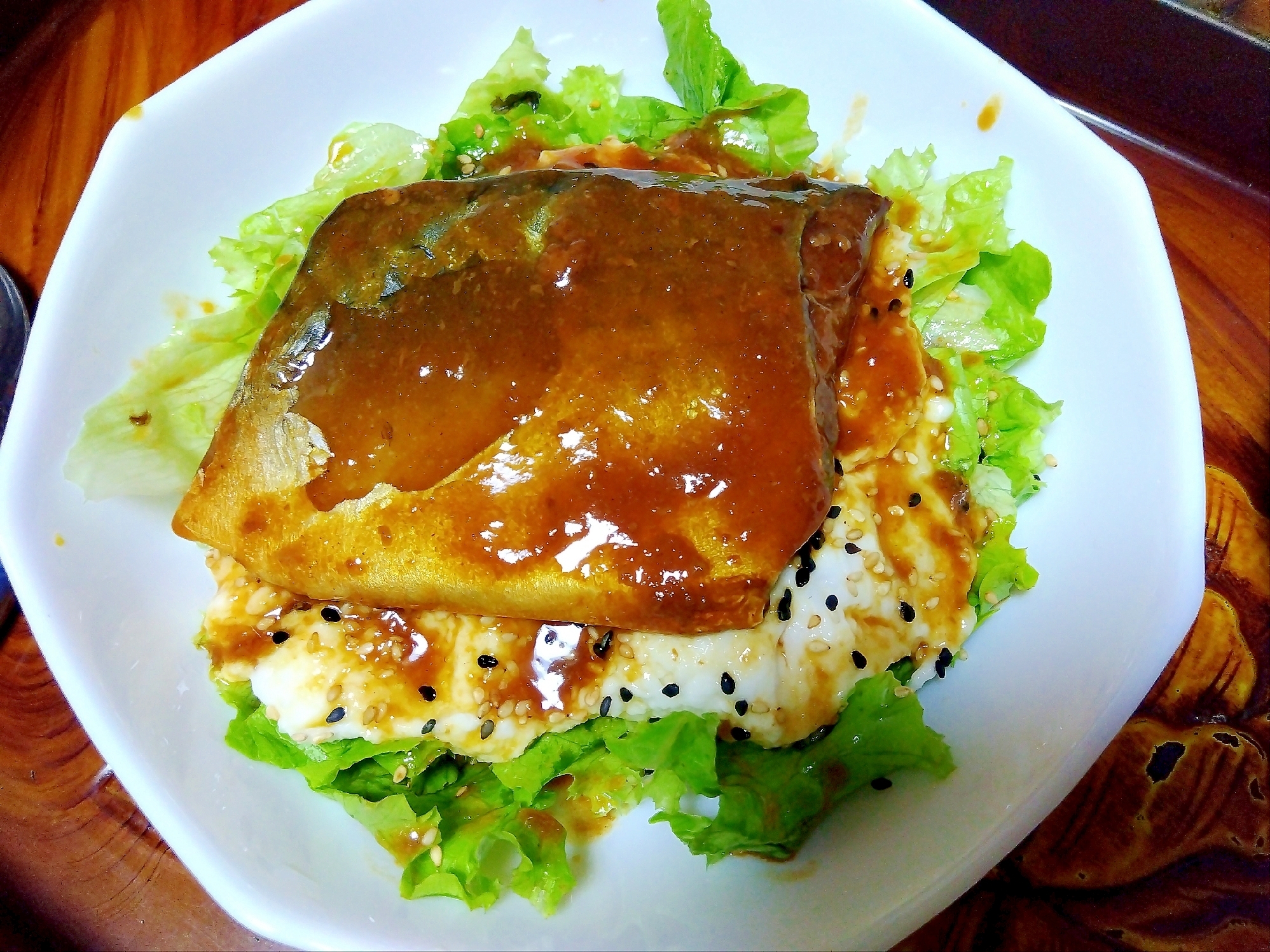 鯖味噌煮とろろレタス丼