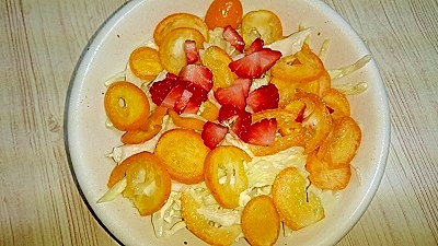 いちご金柑と春キャベツのレモンマヨサラダ