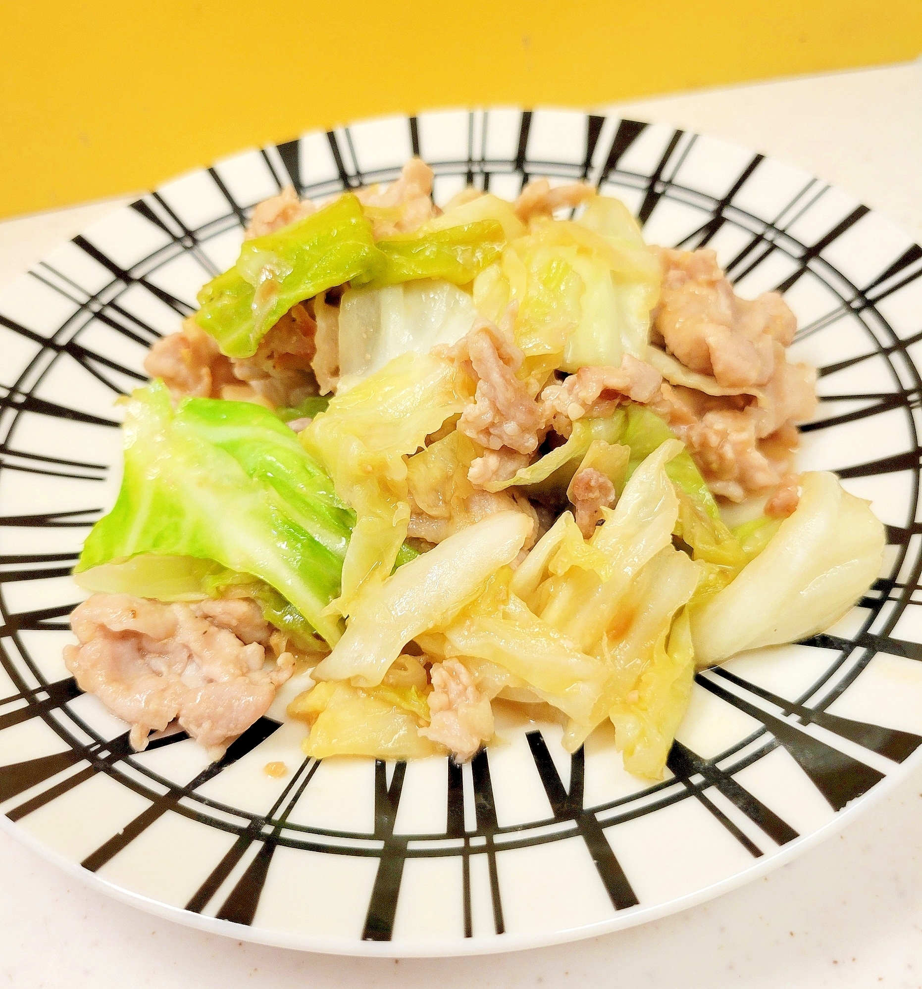 簡単♪(^^)豚肉とキャベツの味噌バター炒め♪